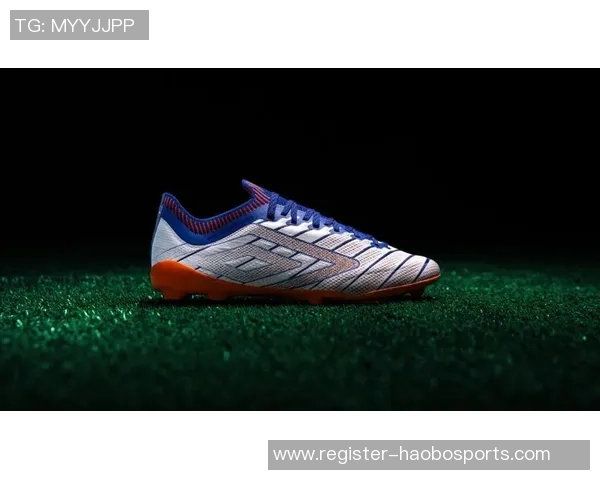 茵宝帆布足球鞋助你在球场上尽显风采与实力的完美结合